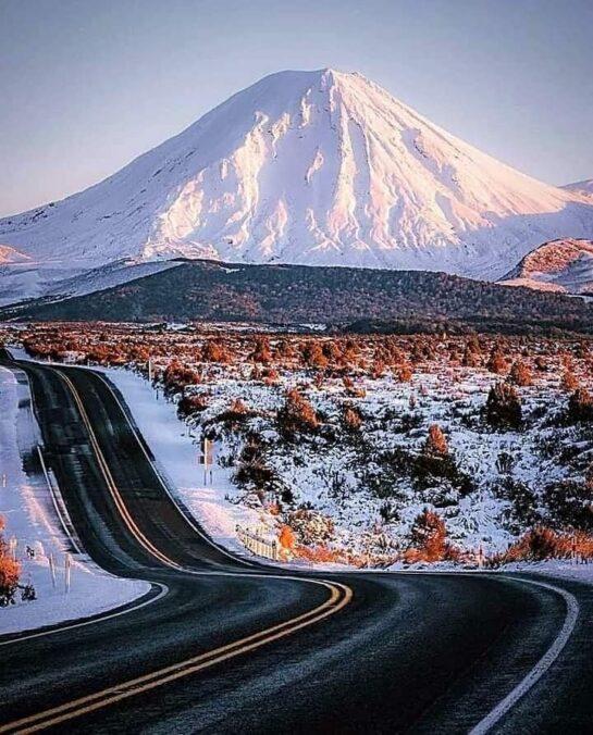 MOUNT NGAURUHOE , NEW ZEALAND