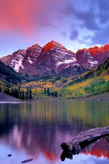 Maroon Bells Lake near Aspen, Colorado, USA