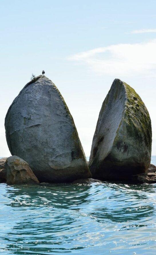 Split Apple Rock - Kaiteriteri, New Zealand